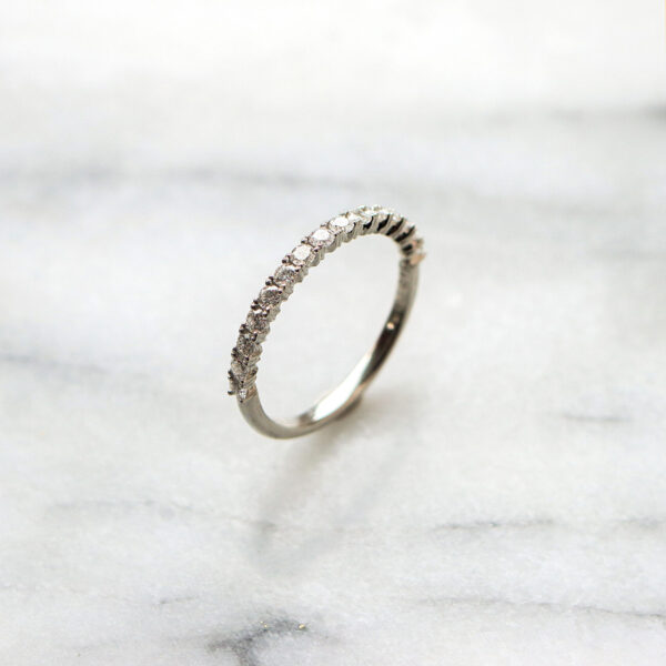 Alliansring med briljanter, platina